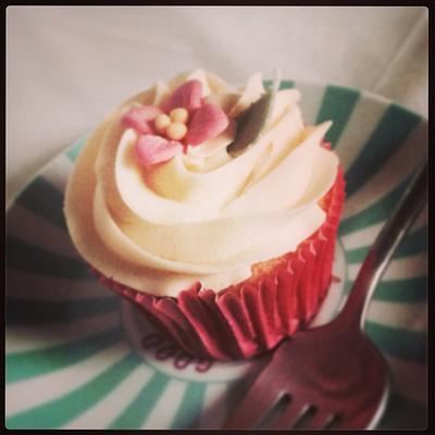 For my Mummy on her birthday!  - Cake by Sweetlocks Bakery