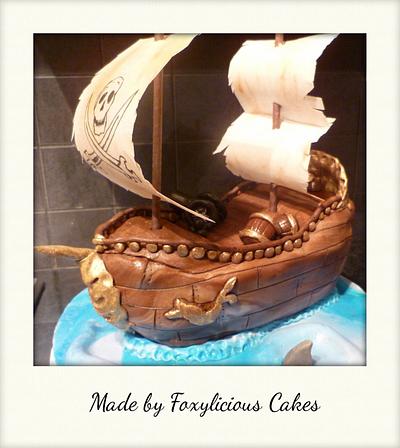 A bottle of rum to fill my tum, arrrrgggghhhh - Pirate ship - Cake by Sweet Foxylicious