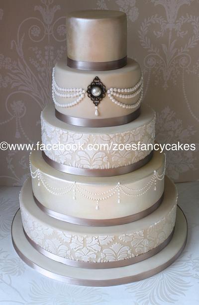 Classy wedding cake - Cake by Zoe's Fancy Cakes