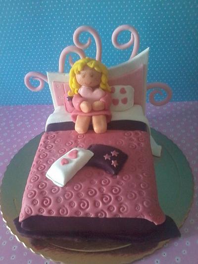 Bed with doll - Cake by ItaBolosDecorados