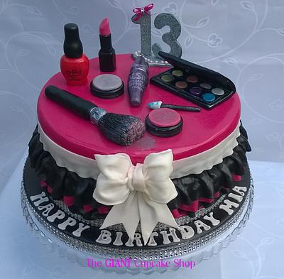 Makeup Pallet Cake - Cake by Amelia Rose Cake Studio