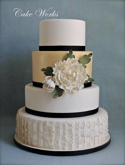Elegant Garden Wedding - Cake by Alisa Seidling