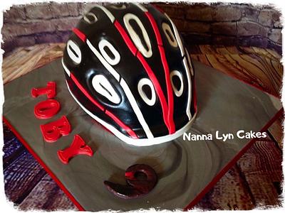 Cycle helmet - Cake by Nanna Lyn Cakes