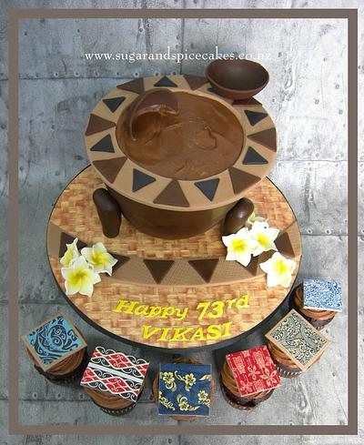 Kava Bowl Cake and Tapa pattern Cupcakes  - Cake by Mel_SugarandSpiceCakes