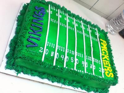 Packer vs Vikings football field cake - Cake by cakes by khandra