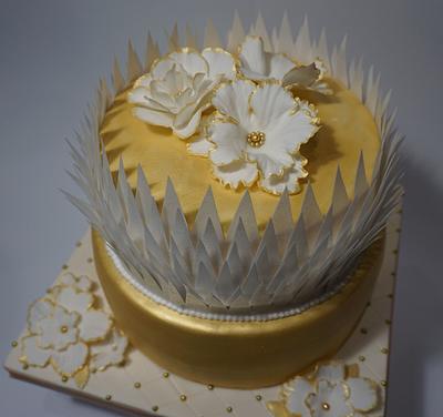 Gold & frills - Cake by Dragana