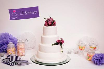 Wedding Cake, Dots and fresh flowers - Cake by Kathrin Walter Tortenherz