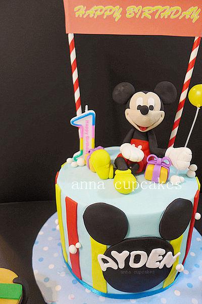 Mickey Mouse Cake - Cake by annacupcakes
