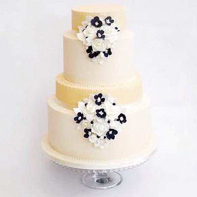 Vintage Ivory wedding cake - Cake by Cupcakelicious