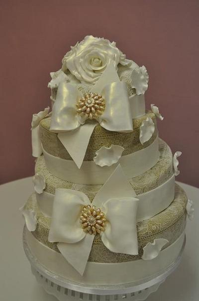 Laced wedding cake - Cake by Susie