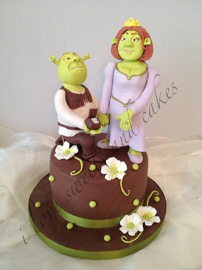 Shrek and Fiona Engagement Cake / Cupcakes - Cake by Vicki Graham