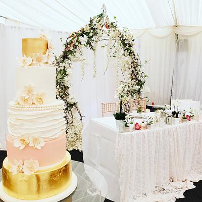 Gold leaf  Wedding cake  - Cake by Lilli Oliver Cake Boutique