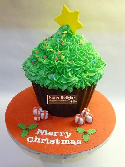 Christmas tree giant cupcake - Cake by SweetDelightsbyIffat