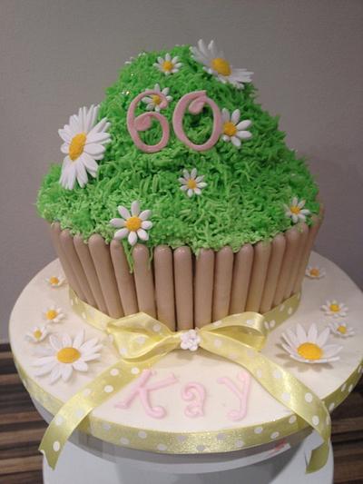 Giant Daisy Cupcake - Cake by Gill Earle