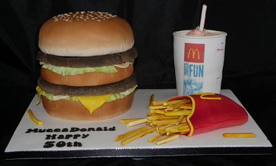 Giant Burger - Cake by Kazmick