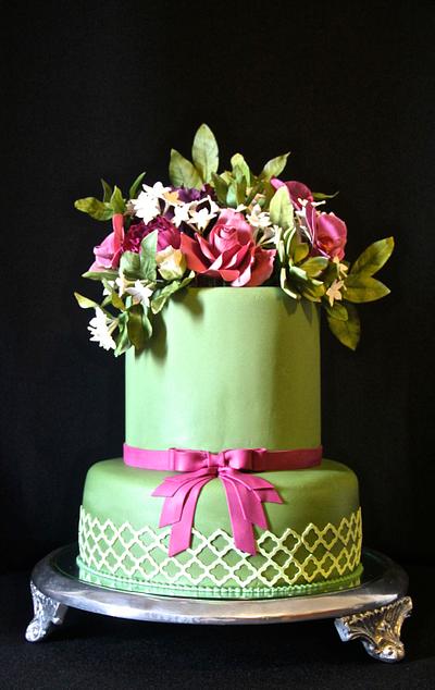 Green cake and sugar flowers - Cake by Carol Pato