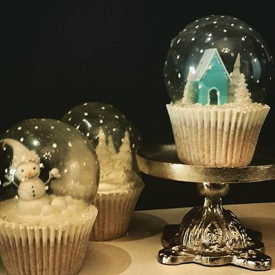 Snowglobe Cupcakes - Cake by Elizabeth