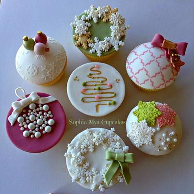 Christmas Cupcakes  - Cake by Sophia Mya Cupcakes (Nanvah Nina Michael)