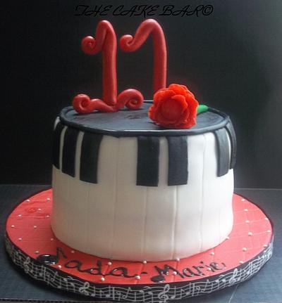 PIANO KEYS - Cake by TheCakeBar