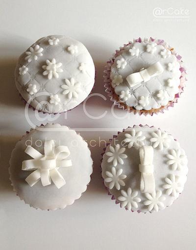 white cupcakes - Cake by maria antonietta motta - arcake -