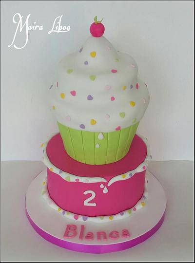 Giant cupcake - Cake by Maira Liboa