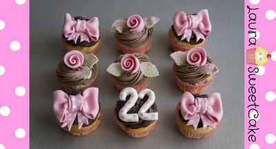 Girly Cupcakes - Cake by Laura Dachman