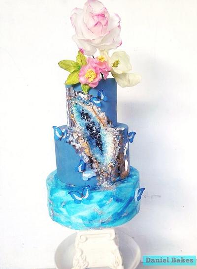 Blue Geode  - Cake by Daniel Guiriba