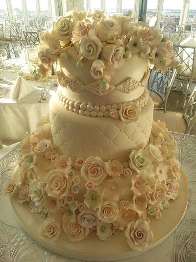 Capodimonte wedding cake - Cake by Daniela Tobie
