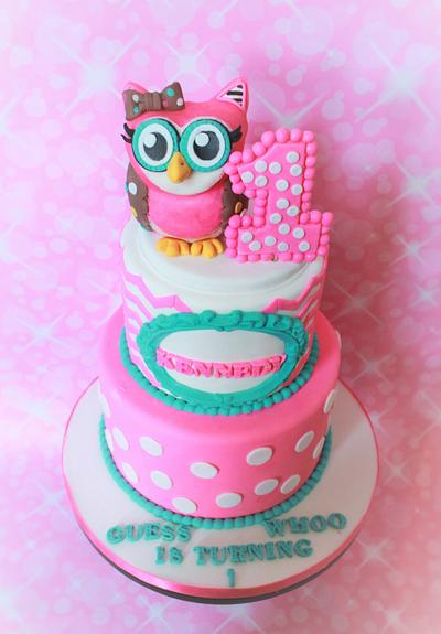 An owl called Lola - Cake by Not Your Ordinary Cakes