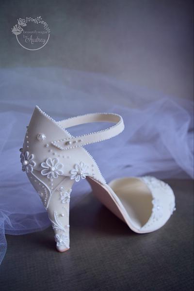 Elegant bridal shoe   - Cake by Audrey