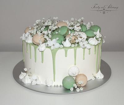 ... meringue cream with macarons ... - Cake by Adriana12