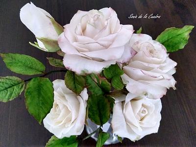 White roses -sugarpaste - Cake by Sonia de la Cuadra