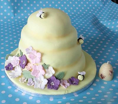 Busy bee - Cake by Val