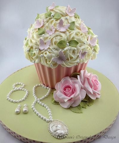 Giant Cupcake - Cake by Shereen