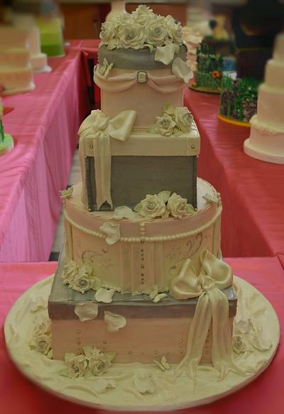 WEDDING CAKE with roses and butterflies - Cake by rosa castiello