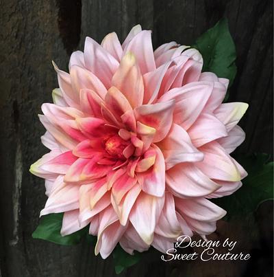 Dahlia sugar flower. - Cake by Sweet Couture 