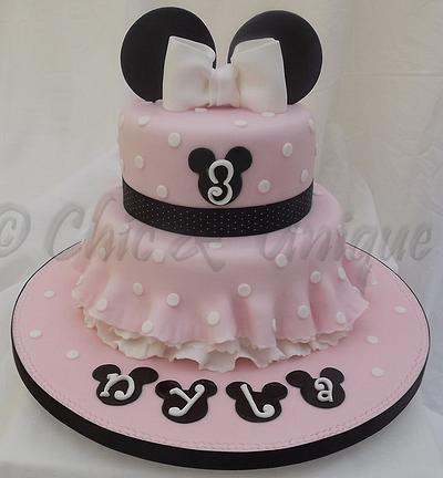 Minnie Mouse  - Cake by Sharon Young