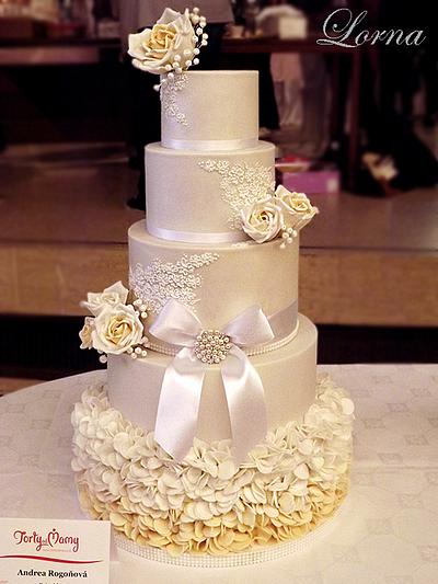 Wedding cake - white & ivory - Cake by Lorna