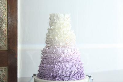 Purple ombre ruffles - Cake by Genna