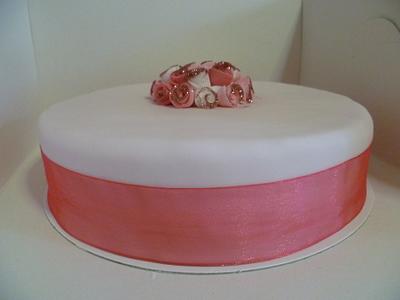 Ribbons and roses - Cake by suzannahscakes