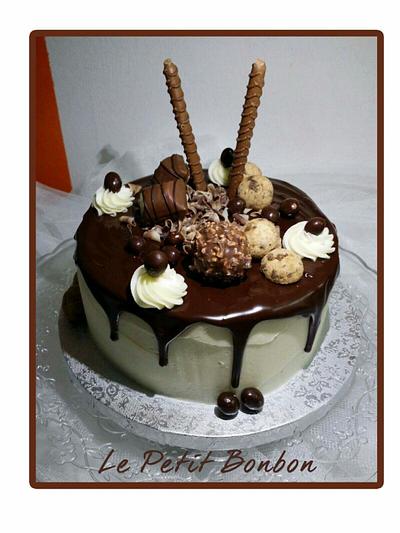 Drip Cake  - Chocolate bomb - Cake by LE PETIT BONBON 