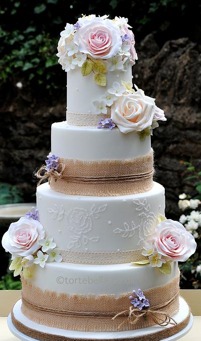 Roses and Hessian - Cake by tortebella