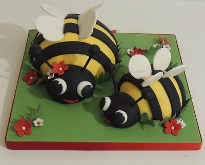 Bees - Cake by Shereen