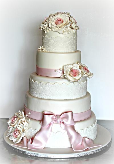 Wedding Roses - Cake by Patrizia Laureti LUXURY CAKE DESIGN