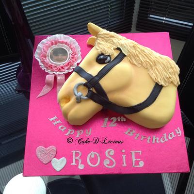 Horse head cake - Cake by Sweet Lakes Cakes