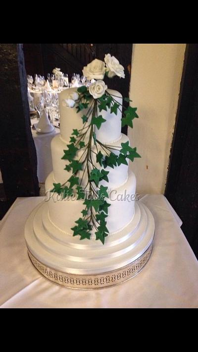 Rose & ivy wedding cake - Cake by KatieTallsCakes