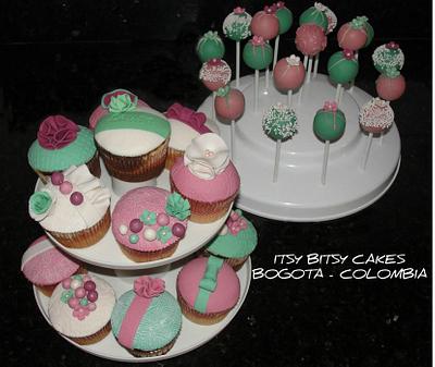  Vintage cupcakes and cakepops - Cake by Itsy Bitsy Cakes