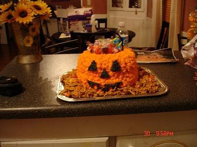 Halloween punpkin candy bucket cake - Cake by Chasity