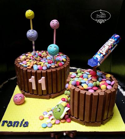 KITKAT & SMARTIES CAKE - Cake by Fées Maison (AHMADI)