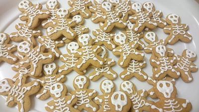 Happy Halloween! Gingerbread skeletons  - Cake by SugarMagicCakes (Christine)